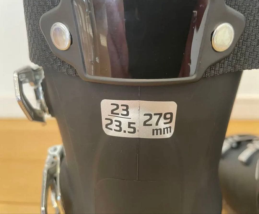 ATOMIC 初心者向けスキーブーツ hawx r75 MAGNA 23.5cm