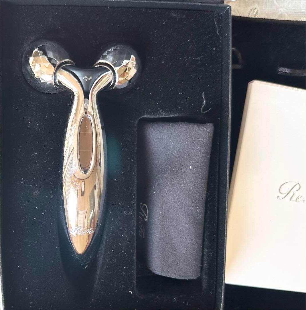 半額以下！リファReFa 美顔ローラー シルバー 小顔✨定価¥18,