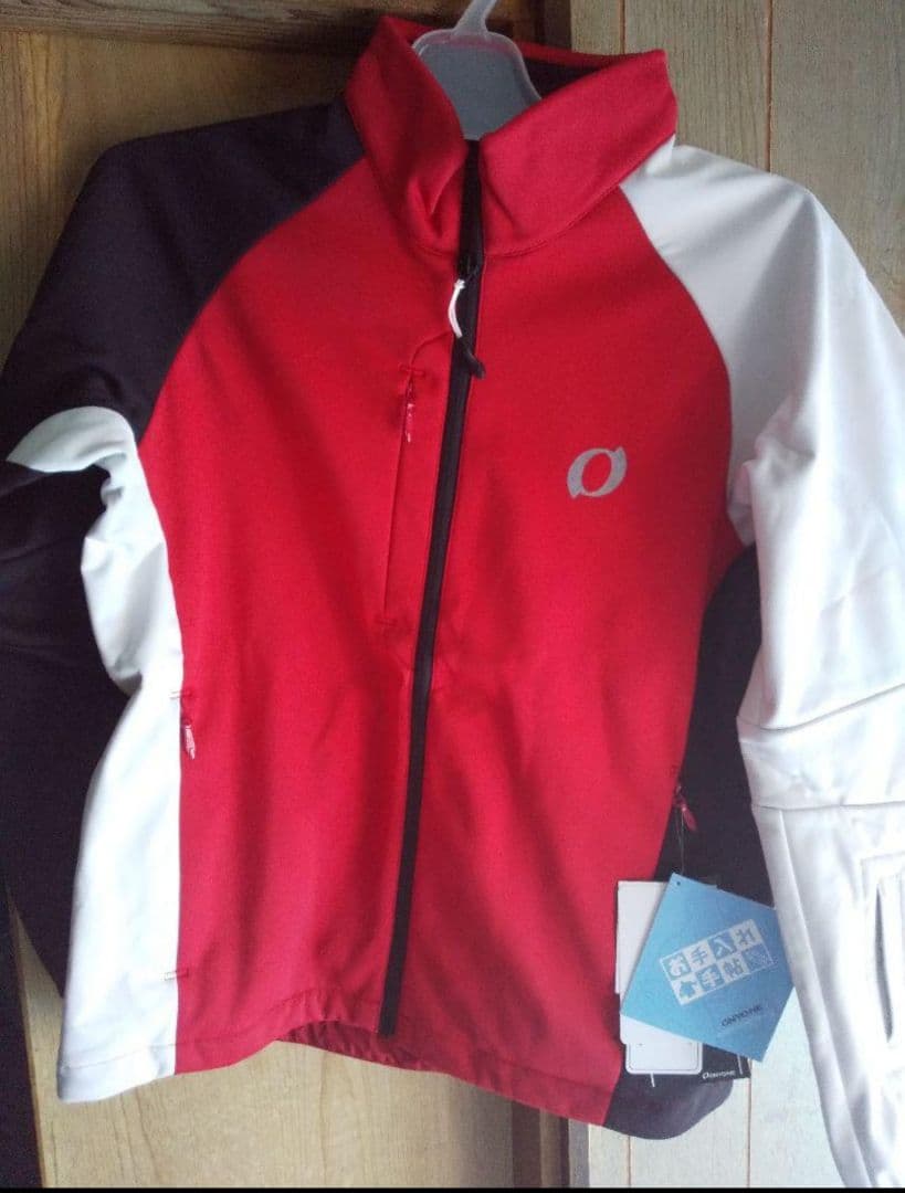 新品タグ付き ONYONE Jr. SOFTSHELL JACKET ミドラー オンヨネ（ONYONE） 中綿入 ミドルジャケット インシュレーション