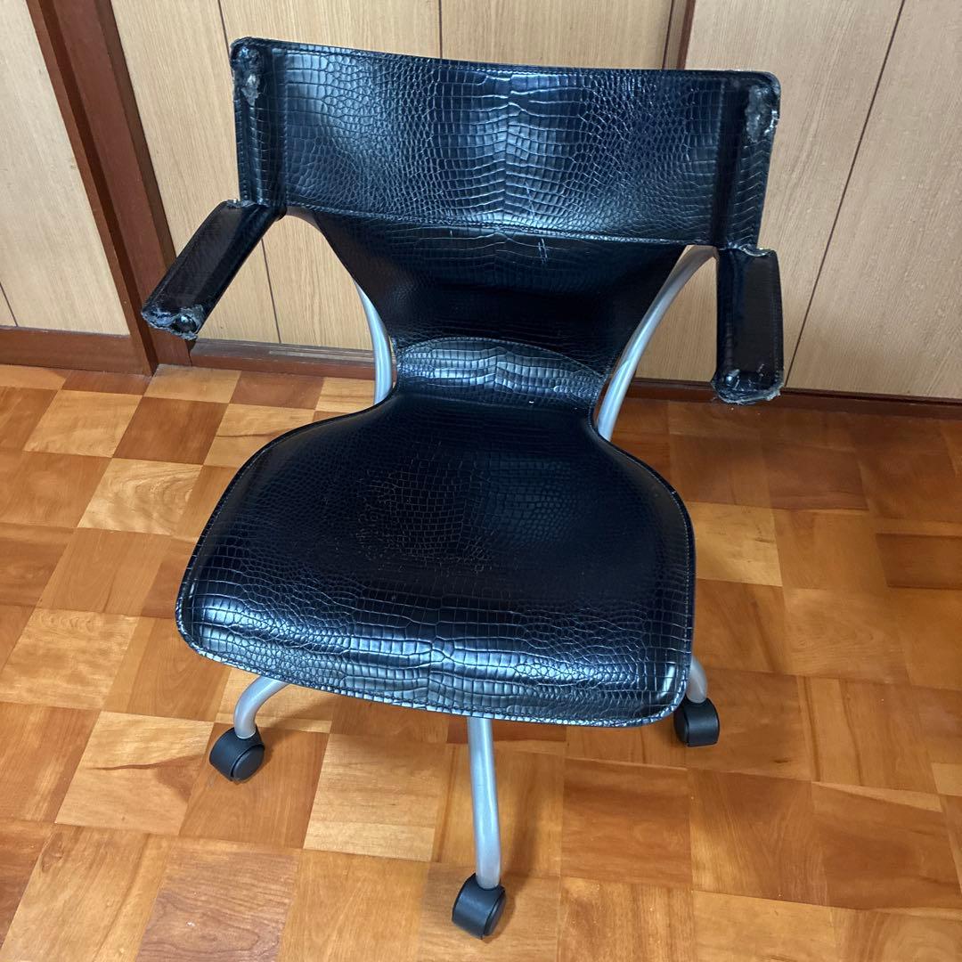 カリモク 合成皮革張デスクチェアー クロコ ブラック☆ - メルカリ