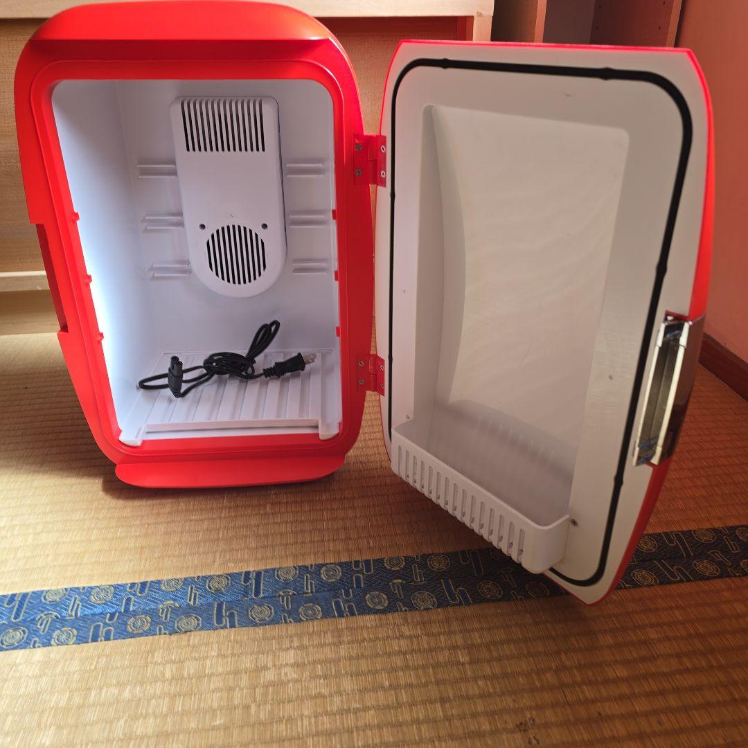 NESCAFÉ ミニ冷蔵庫 赤 - メルカリ