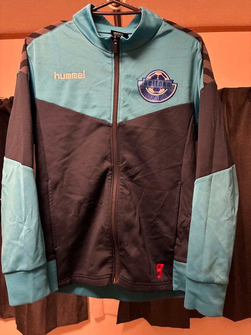 成徳深谷サッカー部 hummel ジャージセット 青・黒 - メルカリ