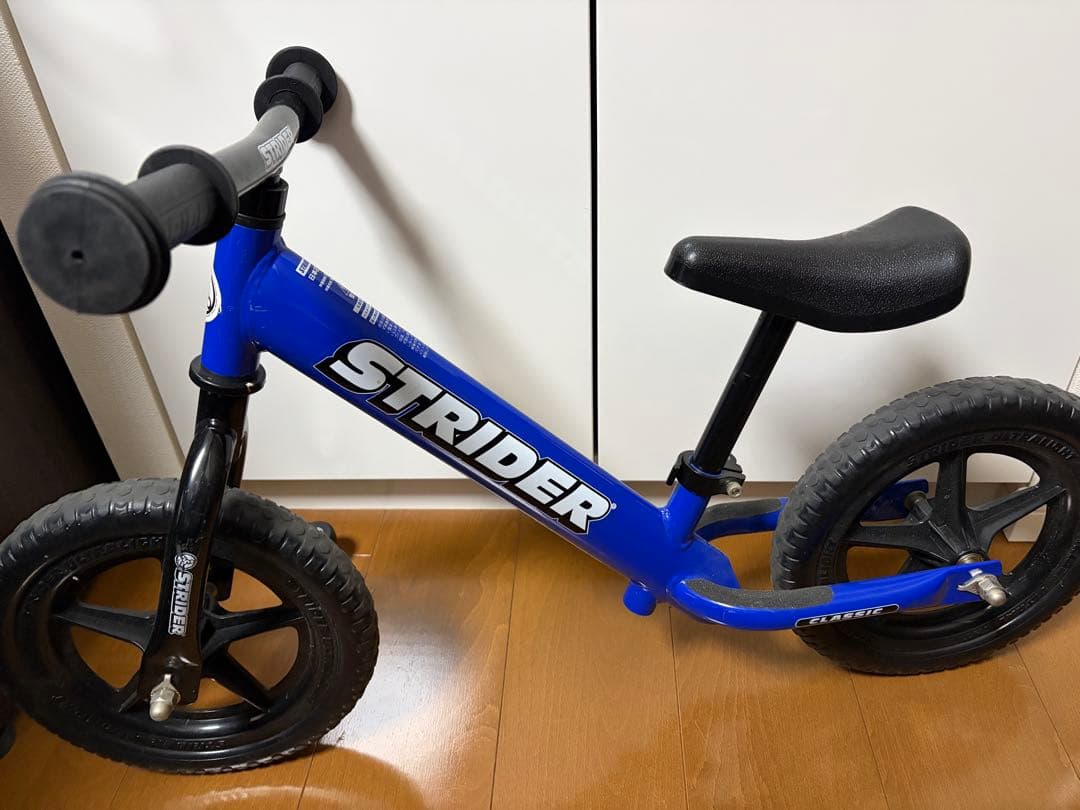 【美品】STRIDER ストライダー12インチ青色 Amazon.co.jp: ストライダー クラシックモデル (STRIDER Classic) 12