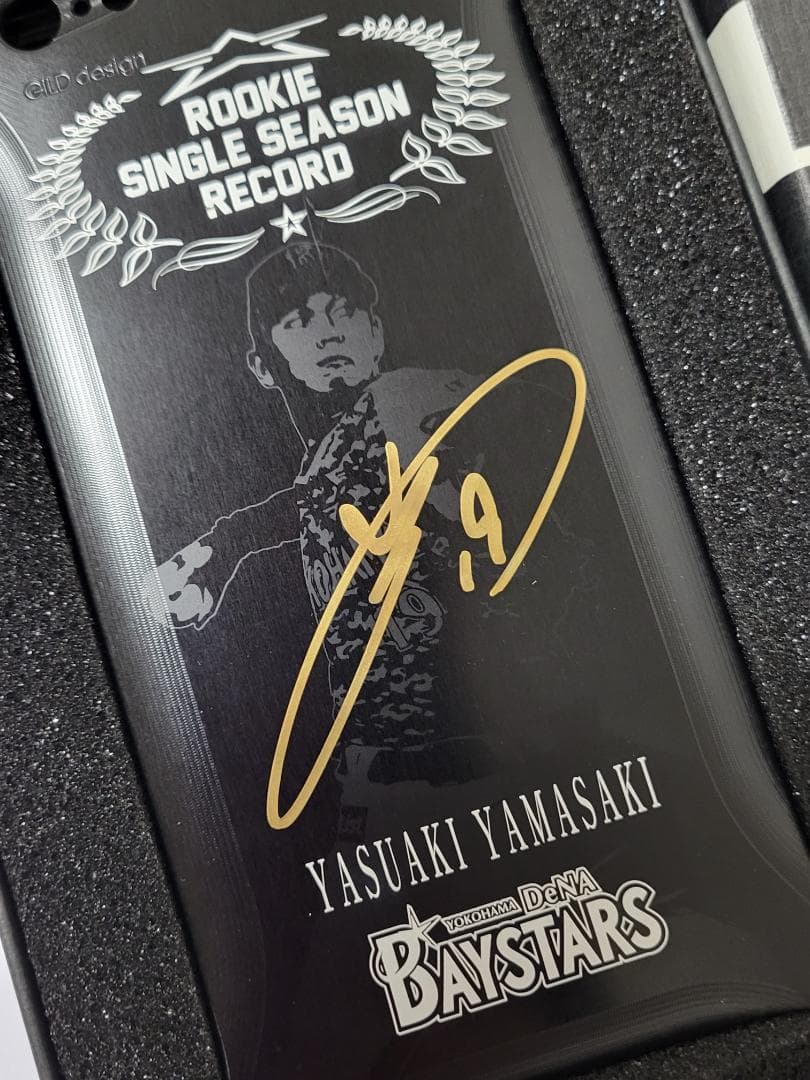 限定200 #19 山﨑康晃 新人最多セーブ 直筆サイン入り スマホケース 美品 新人最多セーブ記録達成記念 山﨑康選手プロデューススマホケース発売