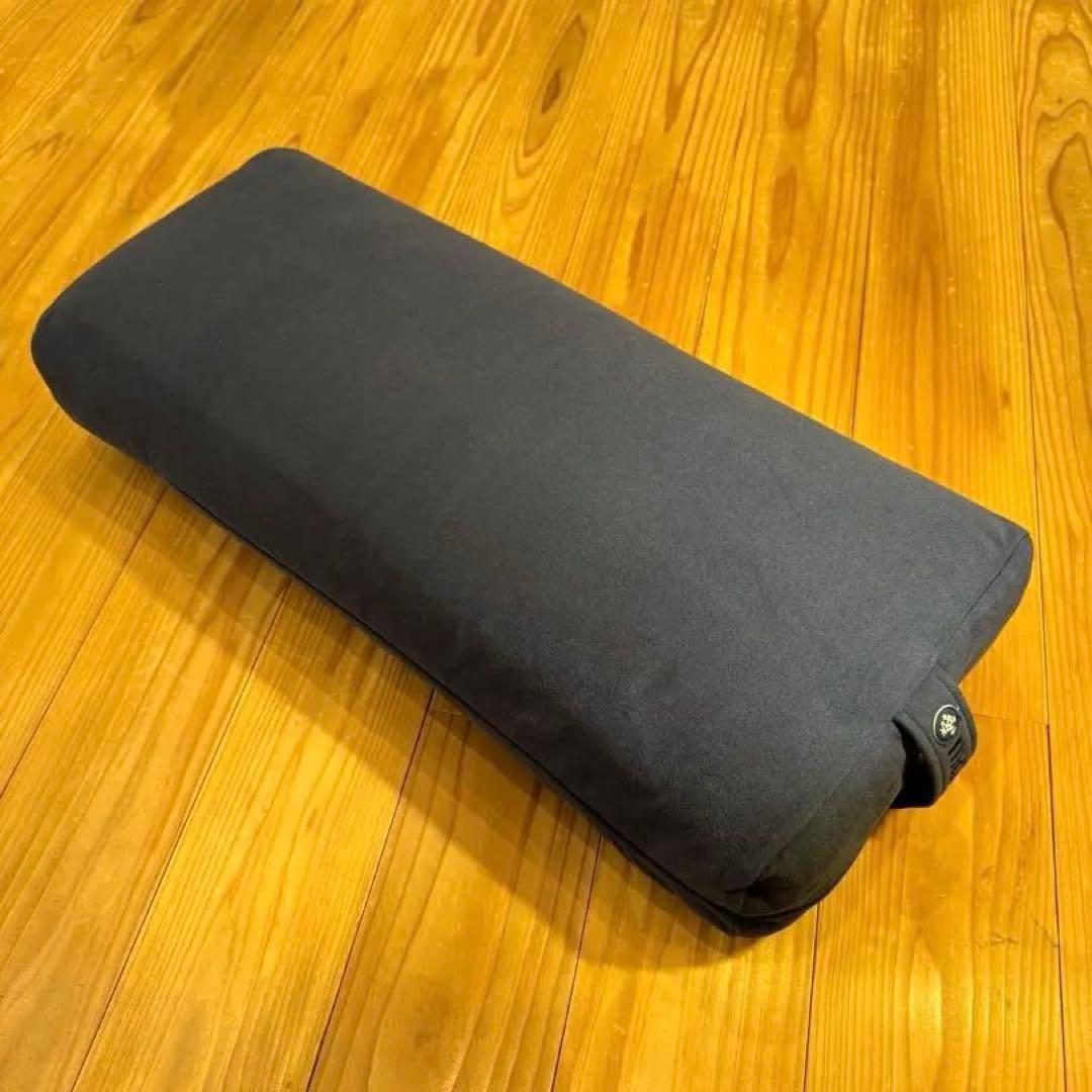 Manduka enlight マンドゥカ　ボルスター　ミッドナイト マンドゥカ ヨガボルスター ラウンド型／ Manduka enlight bolster