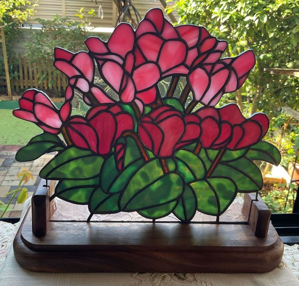 ステンドグラスパネル シクラメン - メルカリ