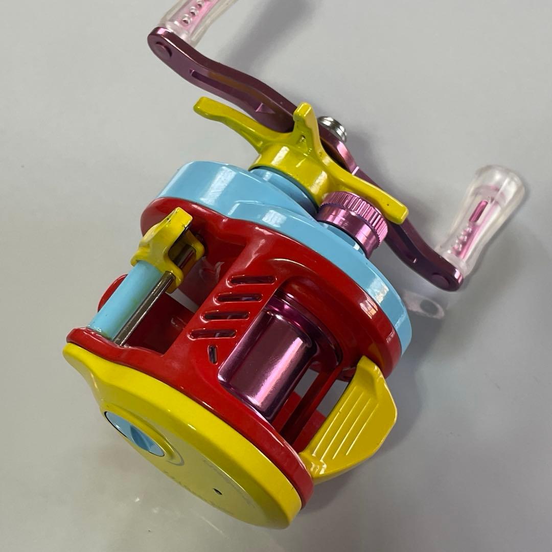 新品未使用】DCブレーキ カラフル ベイトフィネスリール 右ハンドル