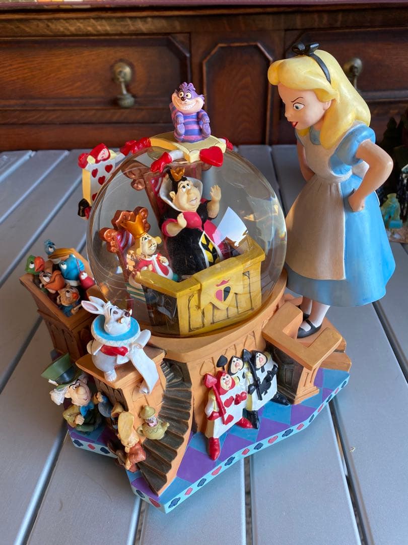 ふしぎの国のアリス　スノードーム　スノーグローブ　オルゴール　フィギュア 不思議の国のアリス スノードーム フィギュア スノーグローブ