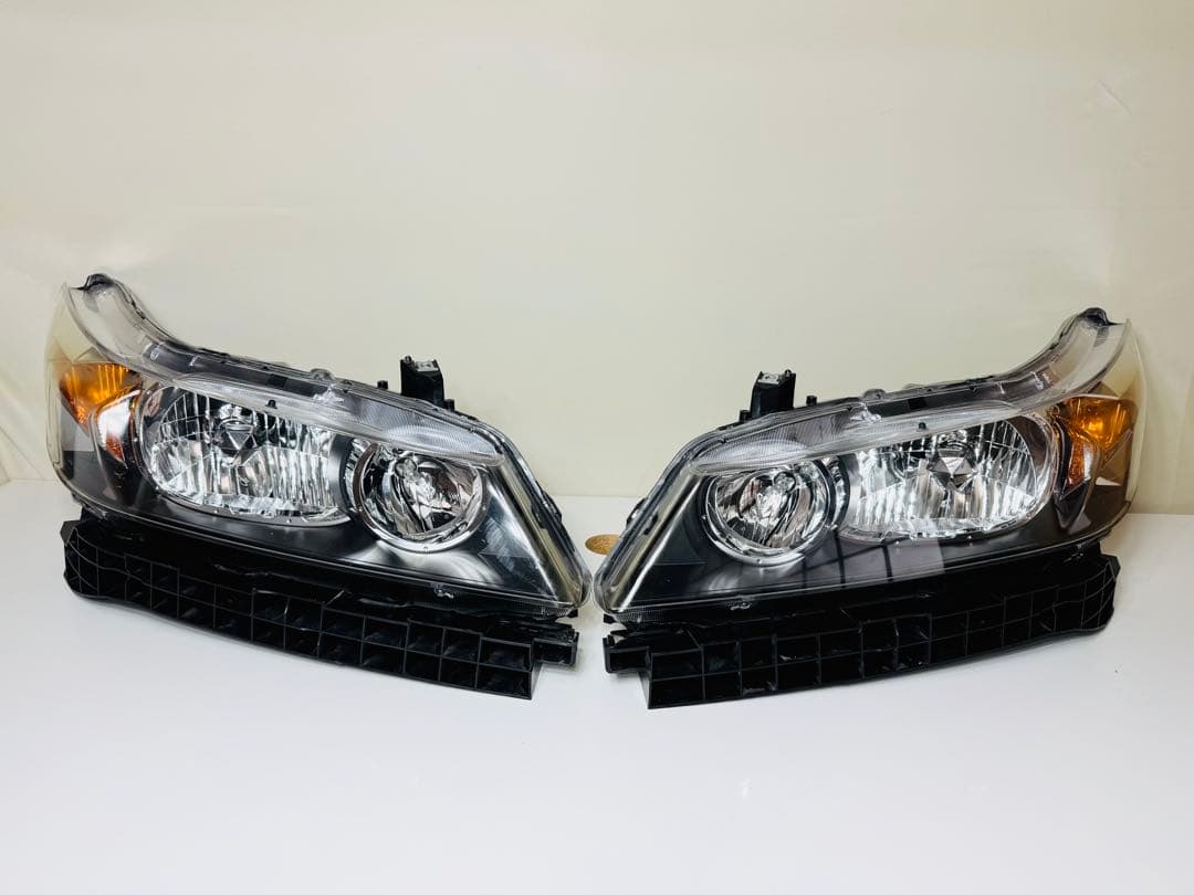 ホンダストリーム RN6 RN7 RN8 RN9 純正 HID ヘッドライト左右 - メルカリ