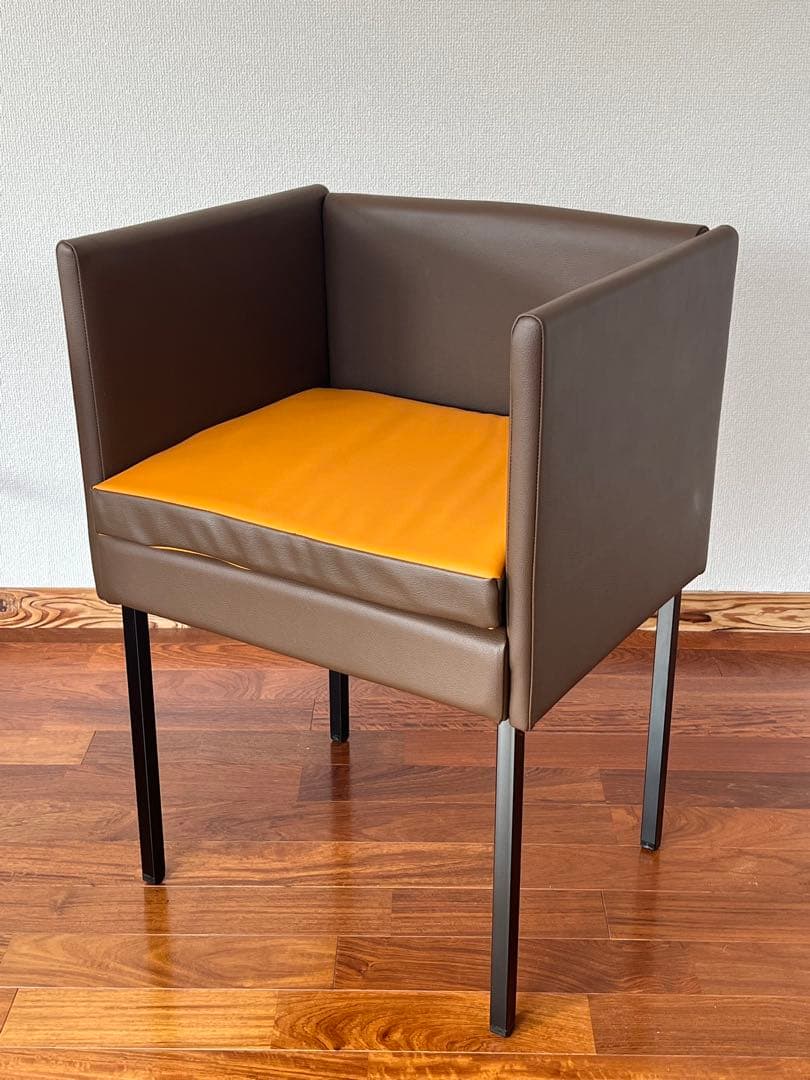 QUON アームチェア ブラウン/オレンジ 定価13万。 - メルカリ