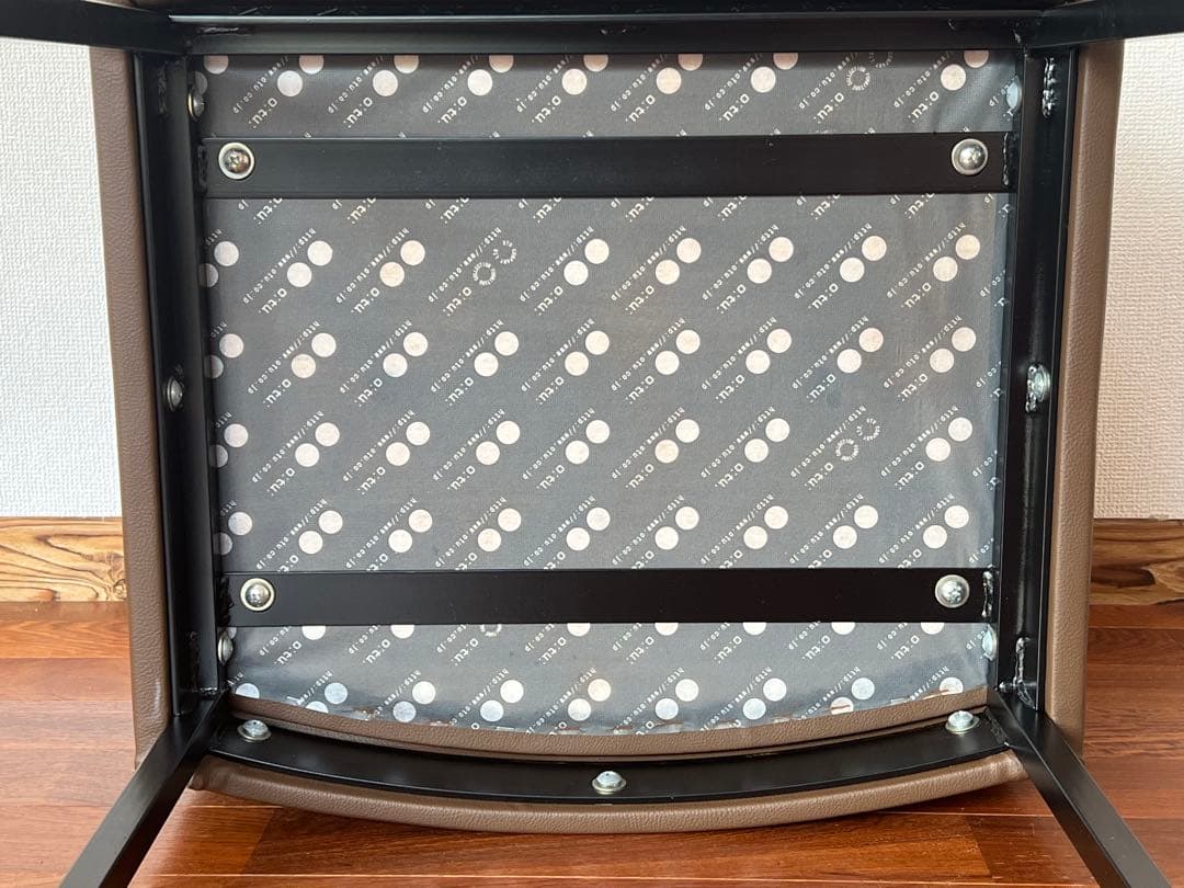 QUON アームチェア ブラウン/オレンジ 定価13万。 - メルカリ