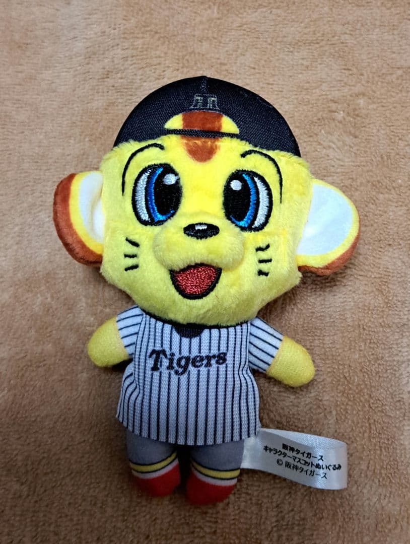 阪神タイガース キャラクターマスコットぬいぐるみ ③ - メルカリ