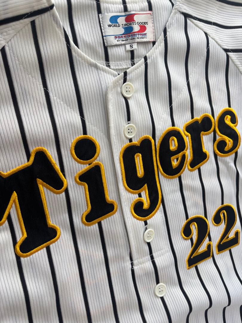 希少【新品】阪神タイガース 藤川球児 監督 当時物 22番 刺繍ユニフォーム 希少【新品】阪神タイガース 藤川球児 監督 当時物 22番 刺繍ユニフォーム