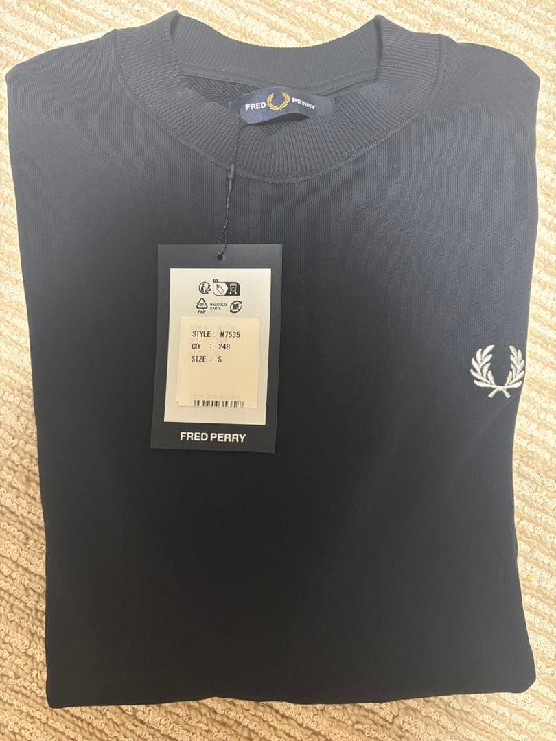 FRED PERRYワンポイントロゴ刺繍 クルーネックスウェット sサイズ FRED PERRY/フレッドペリー] ワンポイントロゴ刺繍 クルーネック