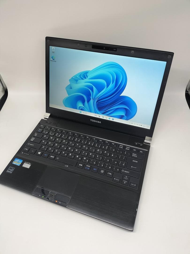 東芝】爆速 Corei7/新品SSD128GB 13.3 ノートパソコン E5