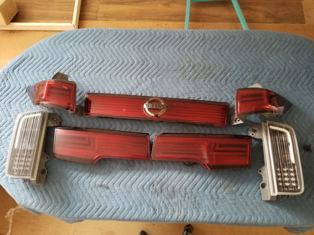 E52 エルグランド ワンオフ LEDテールセット - メルカリ