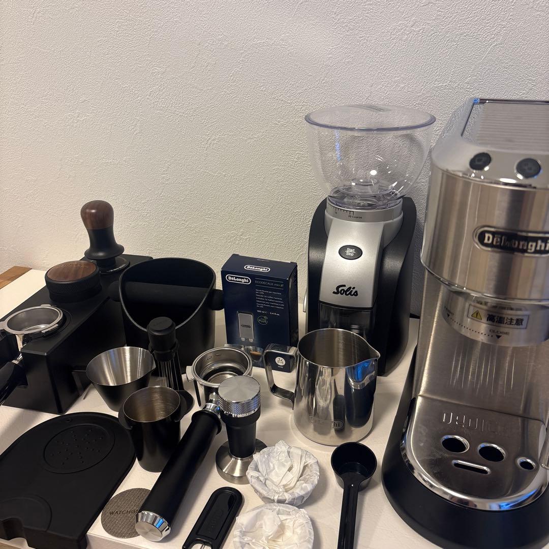 デロンギ　デディカ アルテ エスプレッソ・カプチーノメーカー EC885J デロンギ デディカ アルテ エスプレッソ・カプチーノメーカー（ EC885J