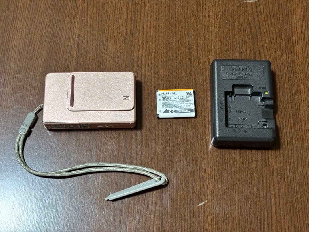 FUJIFILM FinePix Z300 ピンク 動作確認済み やや傷や汚れ有 Fujifilm FinePix Z33WP (Pink) Waterproof 10-megapixel digital