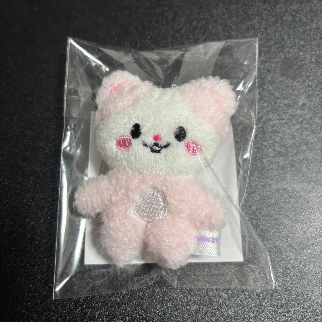 ITZY ユナ ON AIR マイクロ ぬいぐるみ キーリング TWINZY - メルカリ