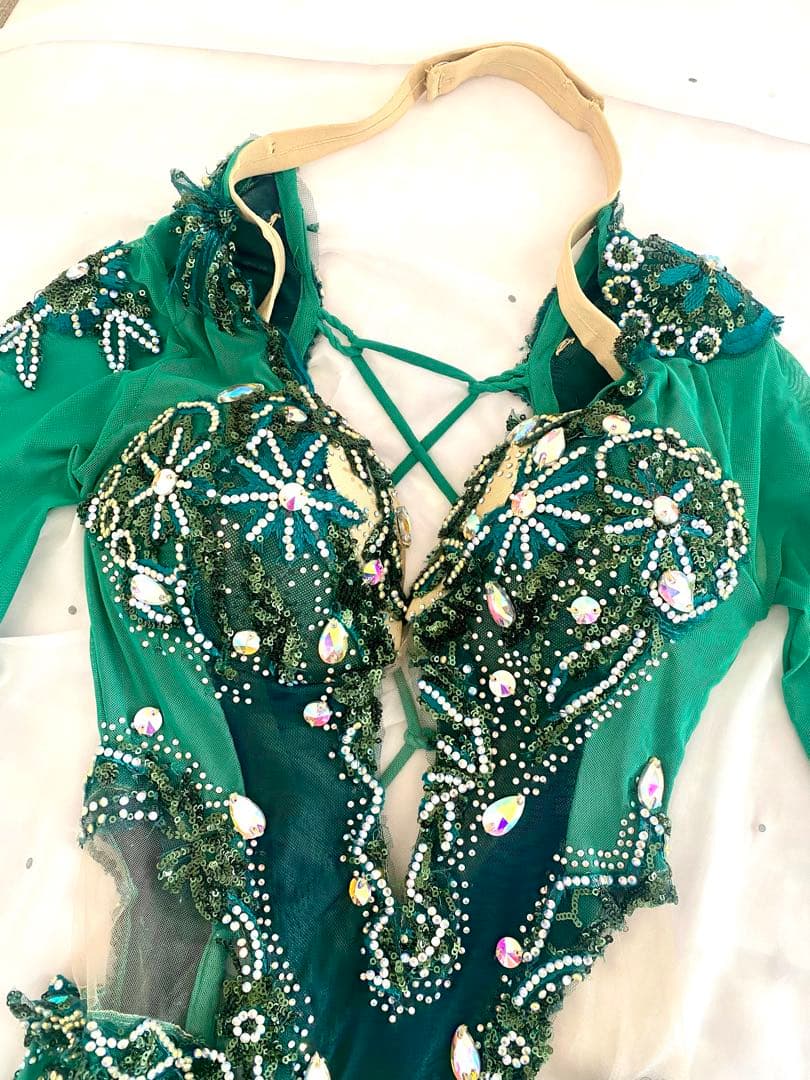 Eman zaki ワンピース 衣装 グリーン