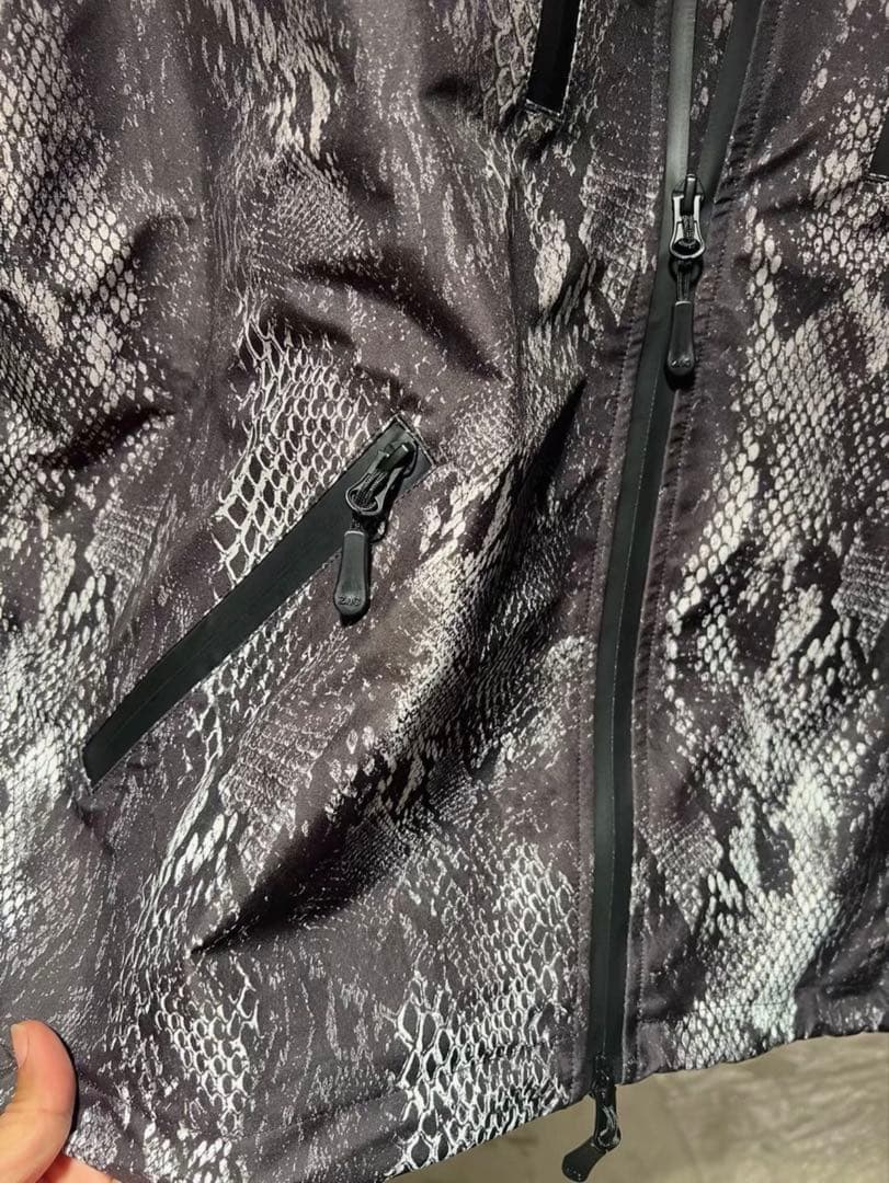 ZACHARIAH スノーボードウェア 蛇柄 ブラック Sサイズ 男女兼用 - メルカリ