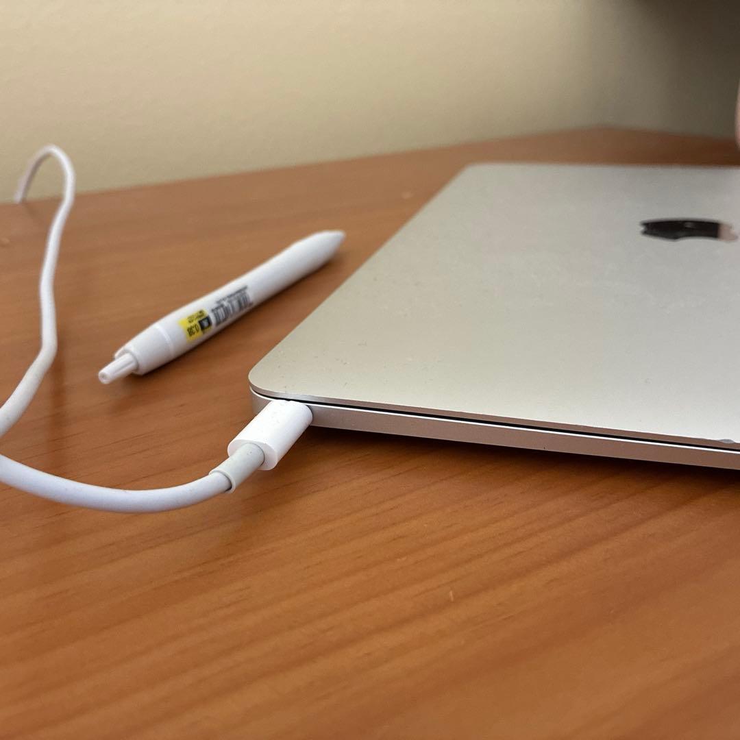 良品】MacBook 充電器付き 新年 Apple マックブック
