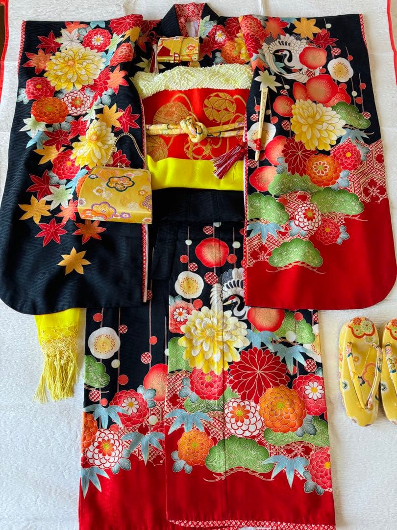 七五三に☆京都 九重 黒地に鶴丸文と四季花々 アンティーク調 7歳