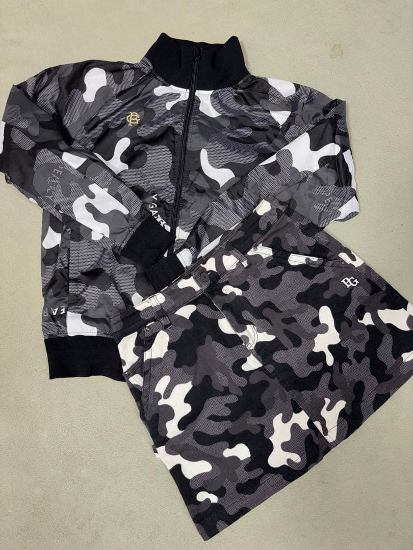 超美品）パーリーゲイツ、ブラックカモ、ジャケットとスカートのセット