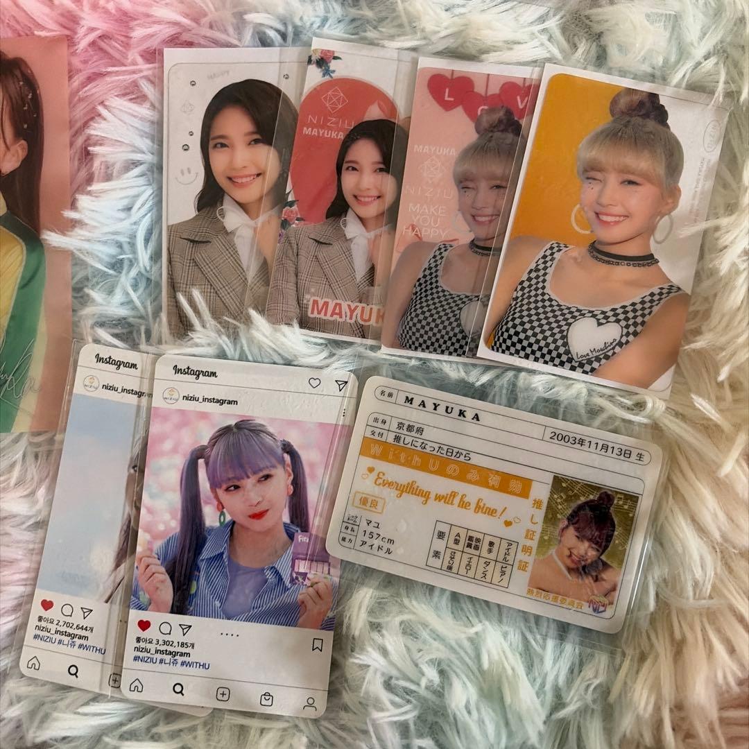 NiziU マユカまとめ売り トレカ•キーホルダー•缶バッチ•CD - メルカリ