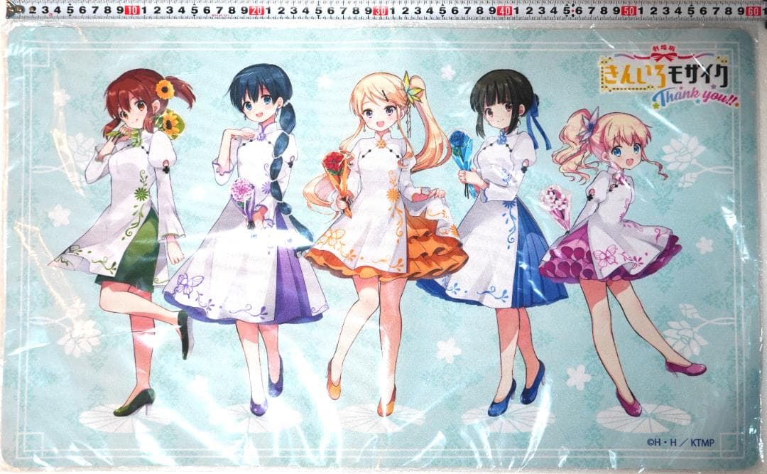 きんいろモザイク 描き下ろしプレイマット アオザイver. 集合 - メルカリ