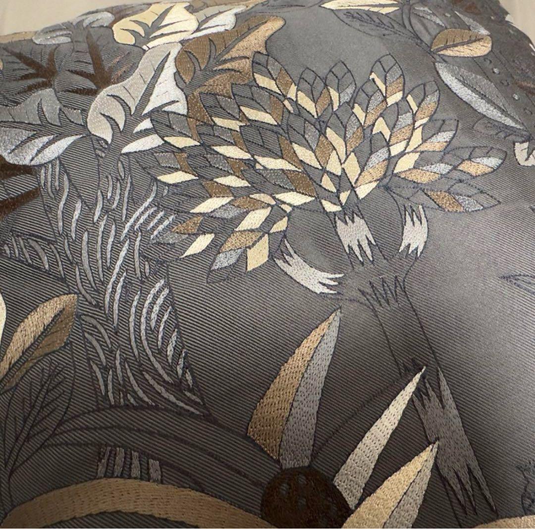 《新品未使用タグ付き》HERMES エルメス 刺繍 クッション