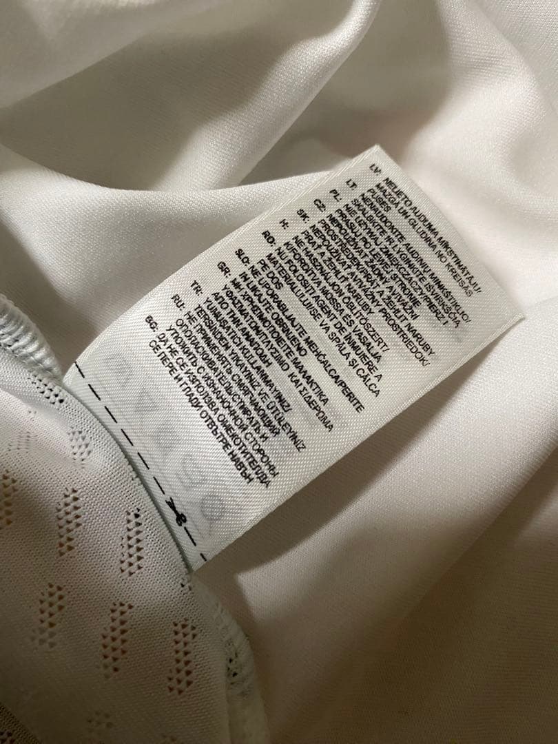 長谷部誠 直筆サイン入りヴォルフスブルクユニフォーム 直筆サイン