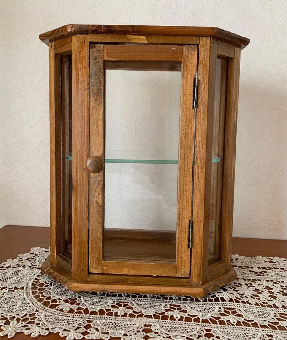 salut! サリュ リサイクルウッドガラスキャビネット - メルカリ