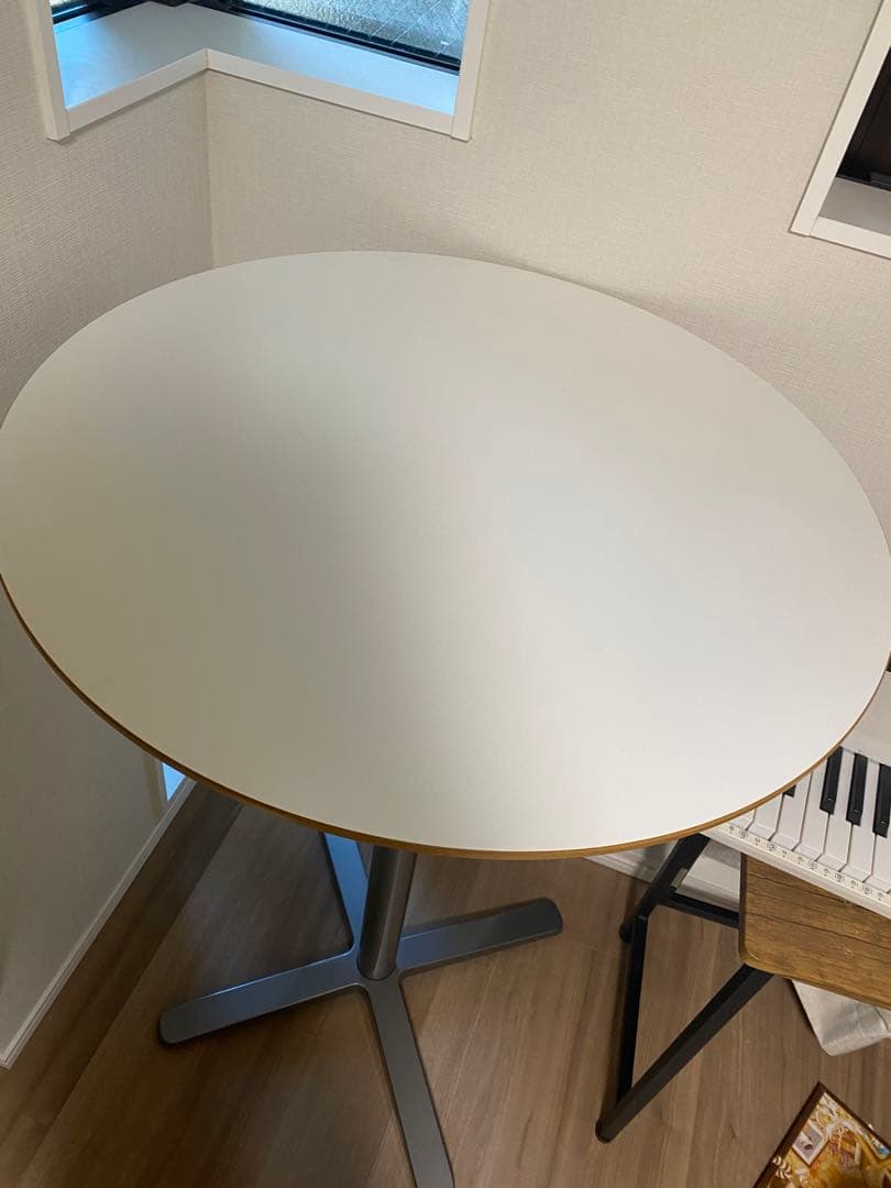 IKEA BILLSTA 丸テーブル - メルカリ