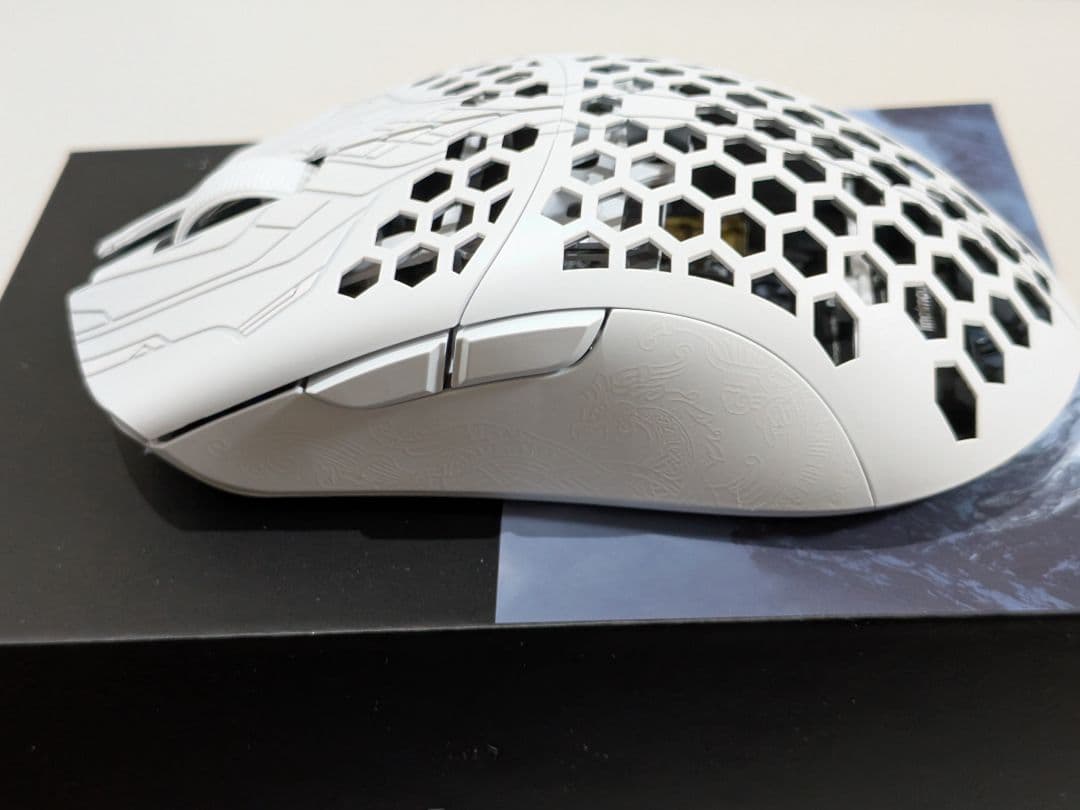 Finalmouse UltralightX Frostlord Medium - メルカリ