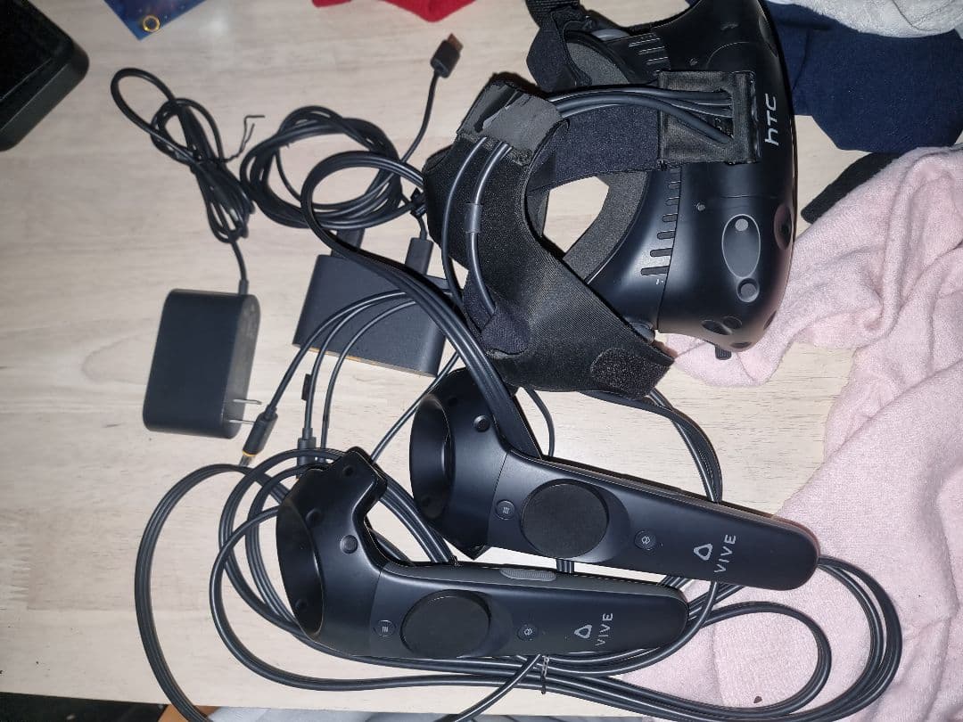 HTC Vive VRヘッドセットとケーブル ジャンク - メルカリ