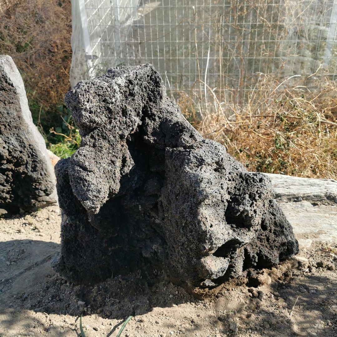 富士 溶岩石 80キロ 庭石 鑑賞石 石 庭 坪庭 ガーデニング 置物 - メルカリ