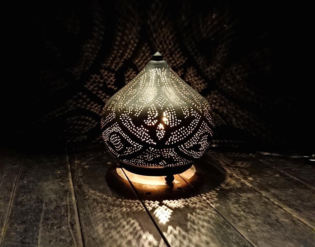 フロアランプ たまねぎ型 メタル ブラック - メルカリ