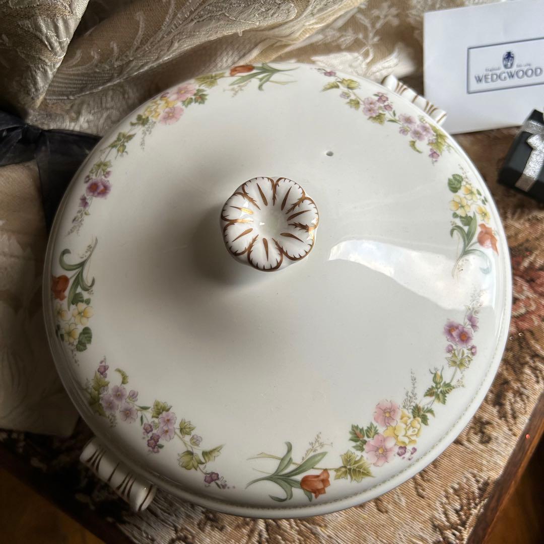 英国製 黒壺 WEDGWOOD MIRABELLE可憐な花柄カバードベジタブル - メルカリ