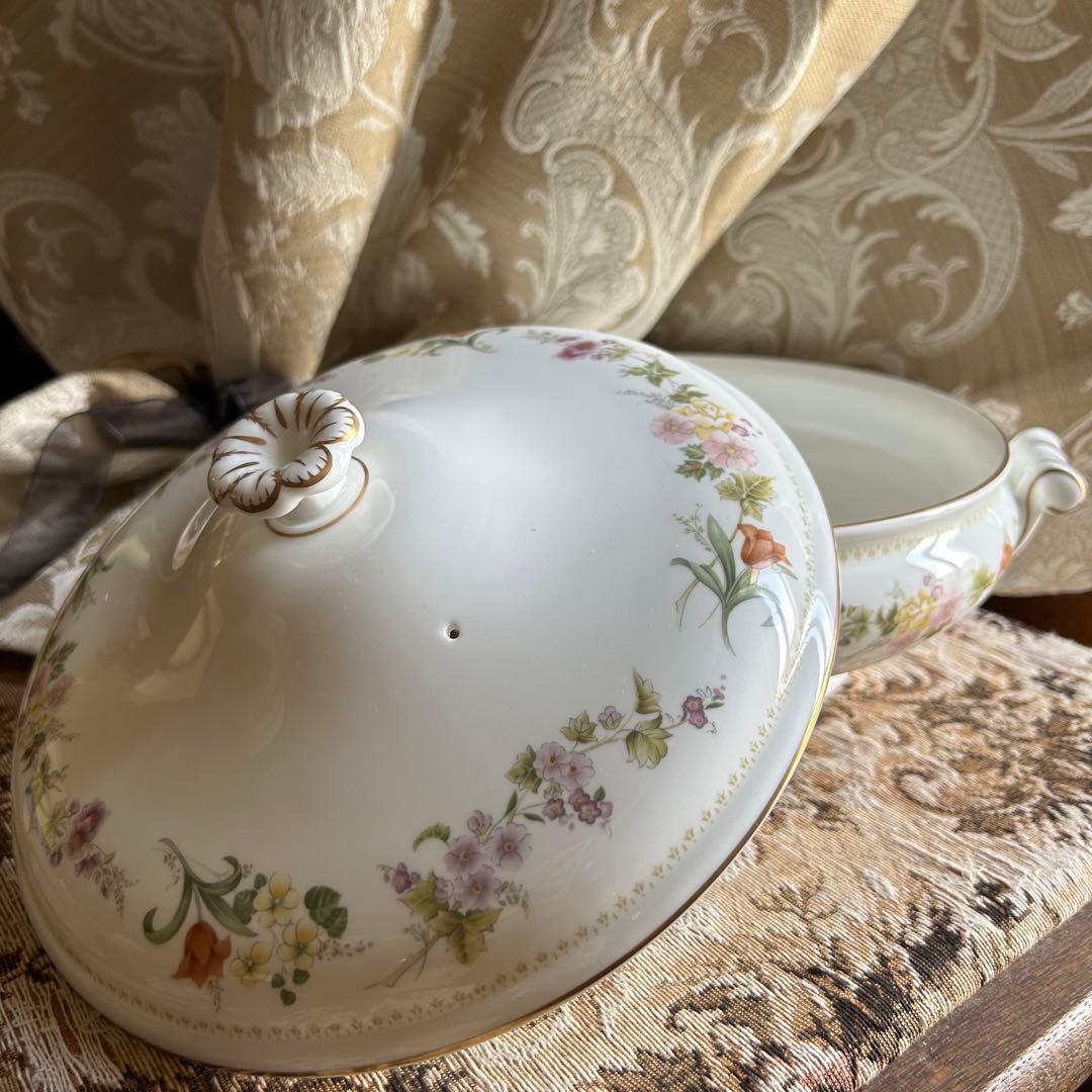 英国製 黒壺 WEDGWOOD MIRABELLE可憐な花柄カバードベジタブル - メルカリ