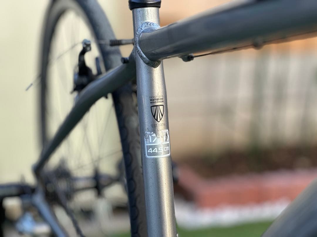 TREK 7.3FX クロスバイク（Deore/LX搭載・直接引取限定）