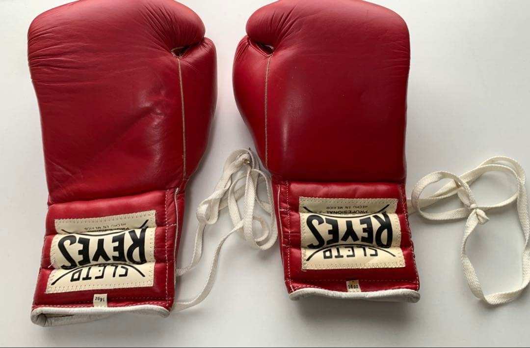 REYES プロフェッショナルボクシンググローブ レッド - メルカリ