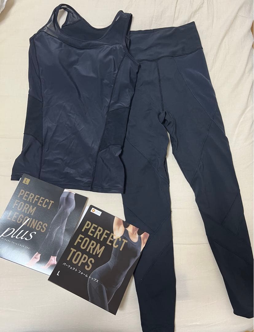 LAVA パーフェクト フォーム トップス&レギンスセット V118