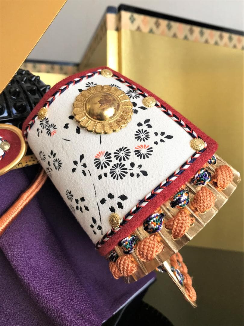 祝MVP！未使用アンティーク 兜飾り 龍玉作 大鍬形星兜 櫃収納 極