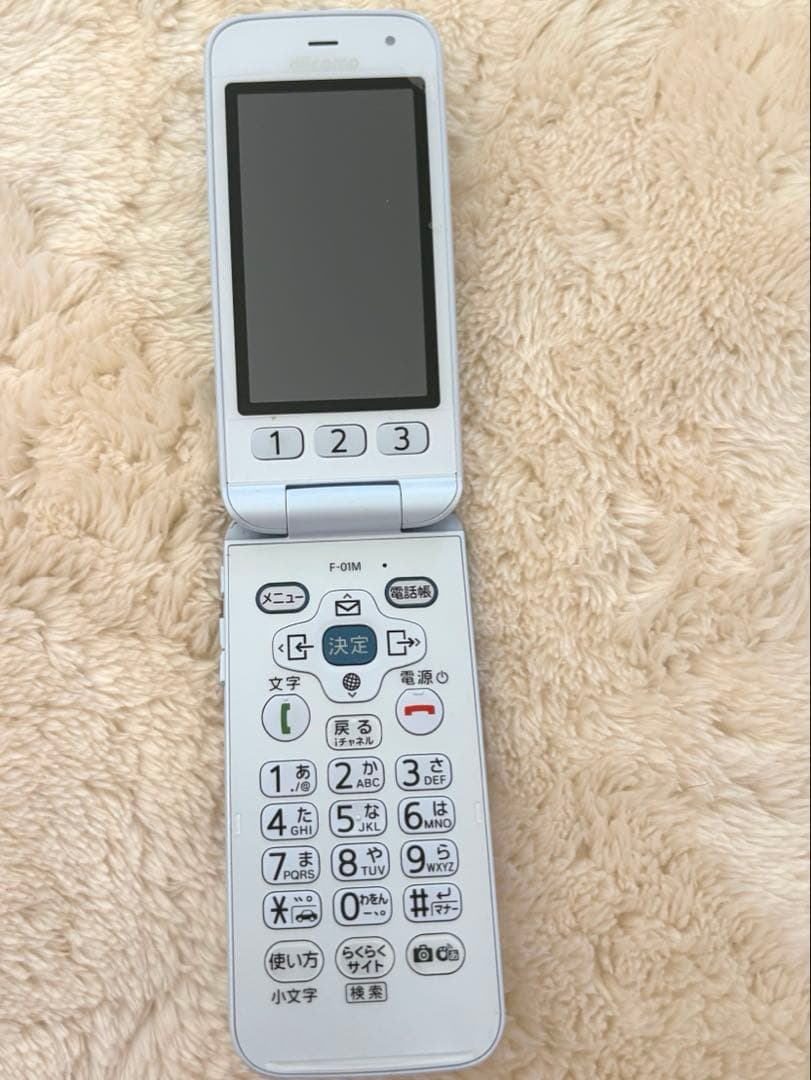 ドコモ らくらくホン Fー01M ホワイト ガラホ 折りたたみ式携帯電話 本体 らくらくホン F-01M [ホワイト]の製品画像 - 価格.com