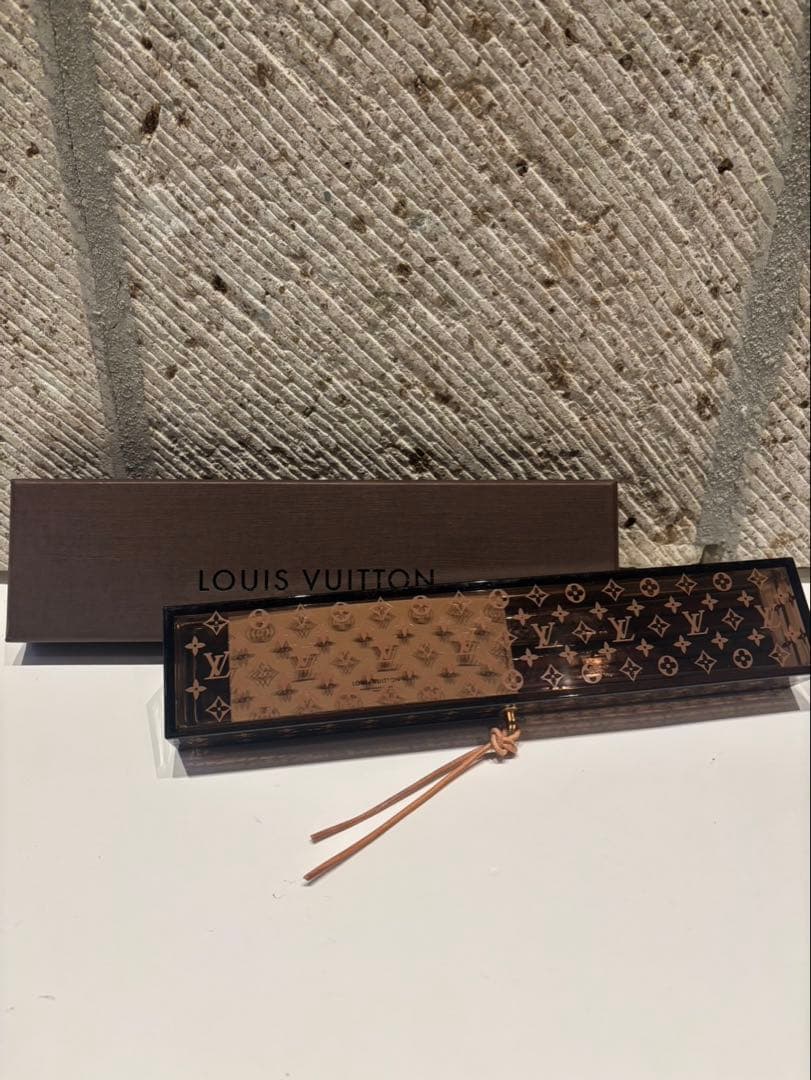 【新品未使用】Louis Vuitton 箸　箸置きセット LOUIS VUITTON（ルイ・ヴィトン） 箸＆箸置き 2膳セット ケース付き