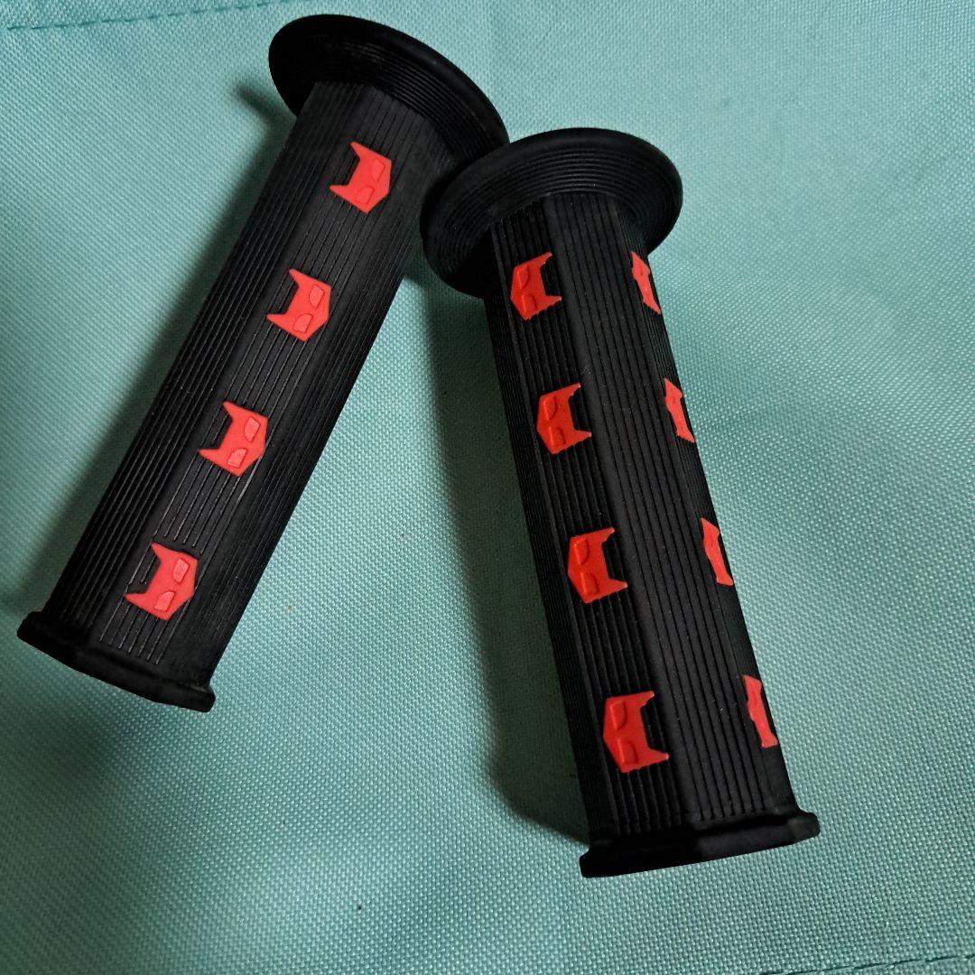 希少 にゃんにゃんグリップ バイク用 赤 八角グリップ - メルカリ