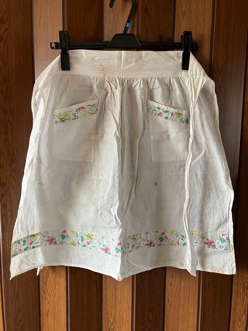 ホワイトエプロン 花柄付き☆昭和レトロ - メルカリ