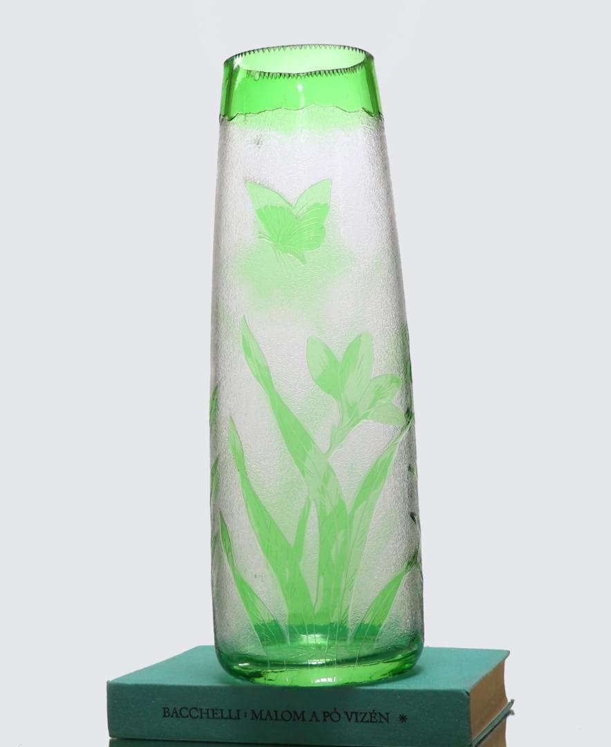 オールド・バカラ 1880年頃美術館級 緑色被せ硝子 特大アシッドエッチング花瓶 オールド・バカラ 1880年頃美術館級 緑色被せ硝子 特大アシッド