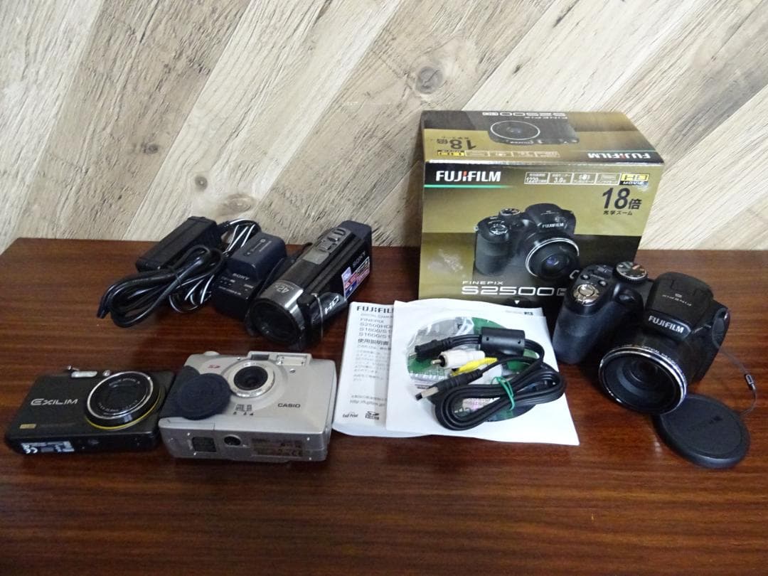 d*7様 阪005 カメラ 4点 まとめ売り 富士フイルム ソニー カシオ Amazon | カシオ Exilim EX-Z75 7.2MP デジタルカメラ3倍アンチ